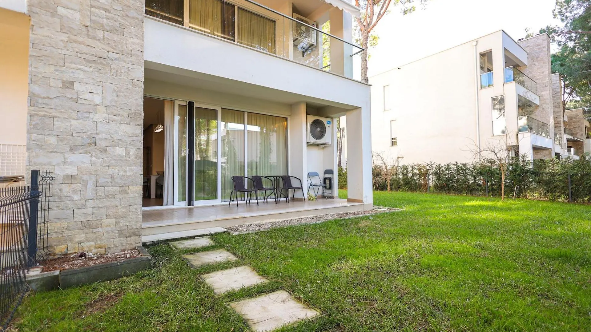 Sanpietro Vacation Apartments Durres